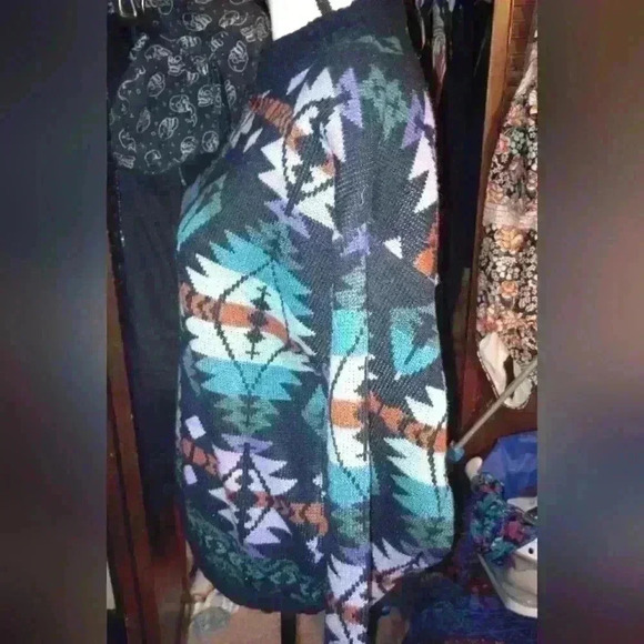 Vintage MC ll Long Sleeve Aztec Print Pullover Sweater - Picture 4 of 5